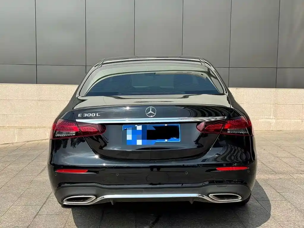 Mercedes-Benz E-Class — миниатюра 2