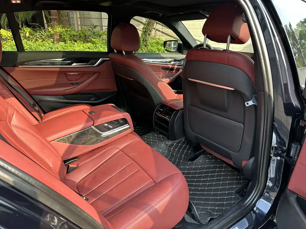 BMW 5 Series — миниатюра 14