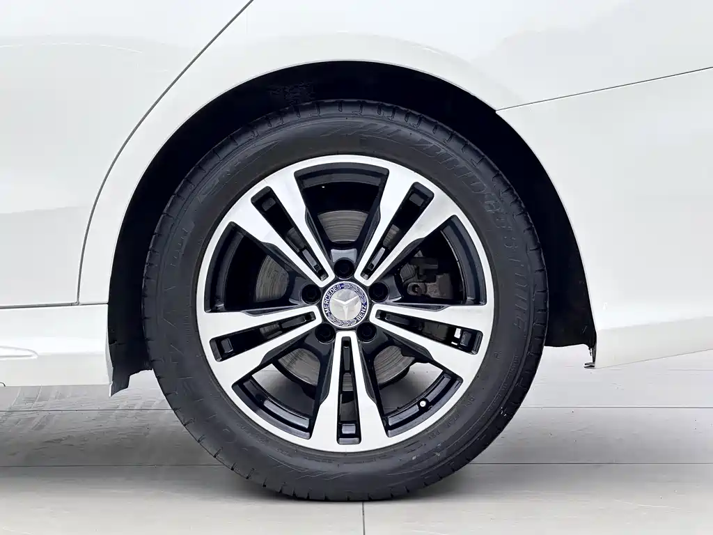 Mercedes-Benz C-Class — миниатюра 13