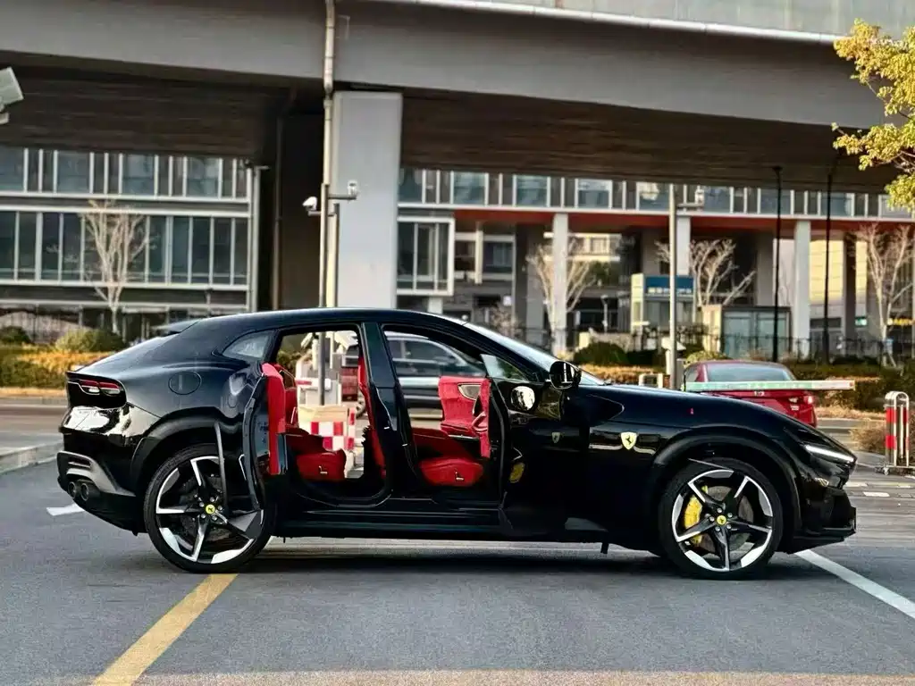 Ferrari Purosangue 2023 6.5L V12
