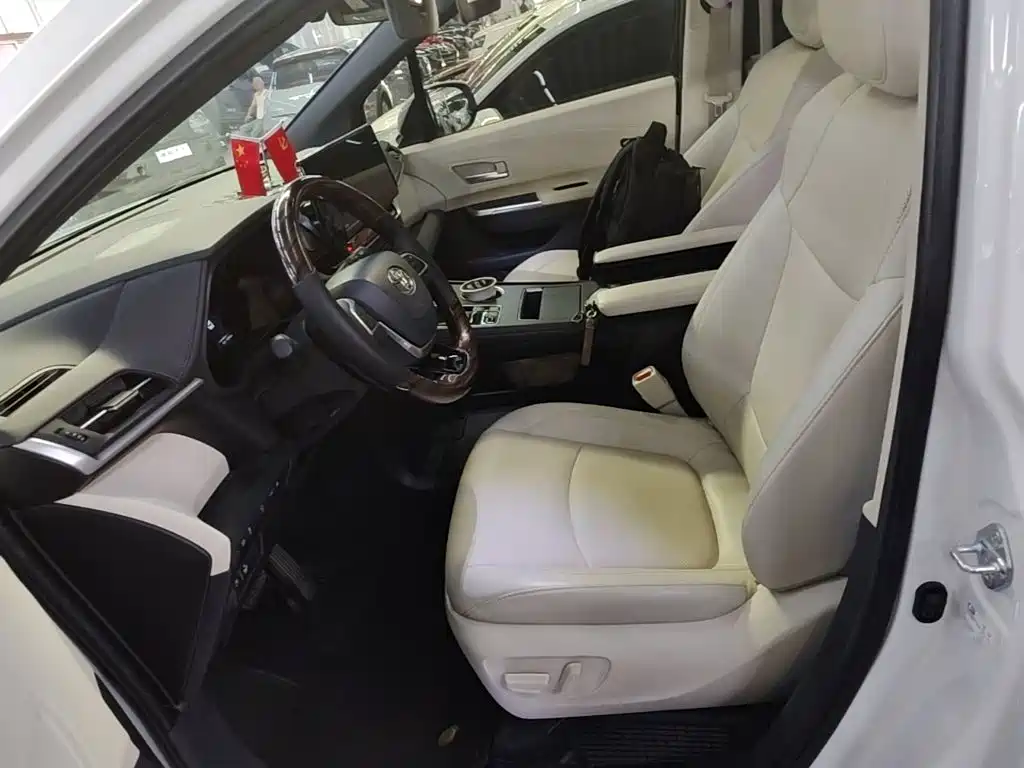 Toyota Sienna — миниатюра 15