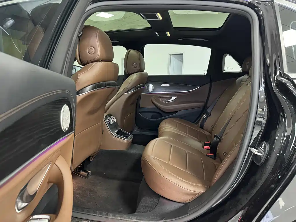 Mercedes-Benz E-Class — миниатюра 6