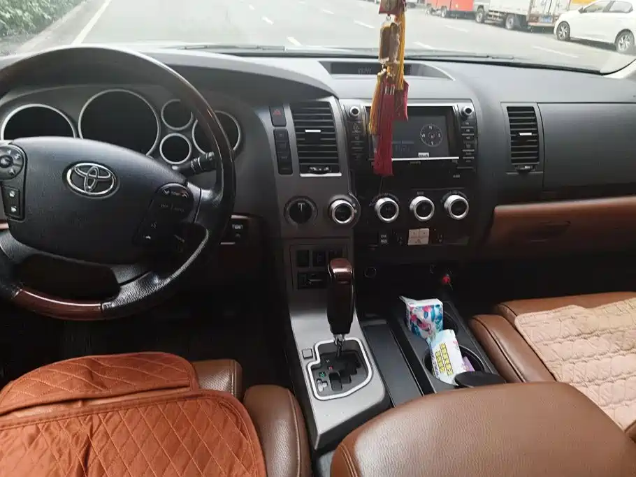 Toyota Sequoia — миниатюра 12