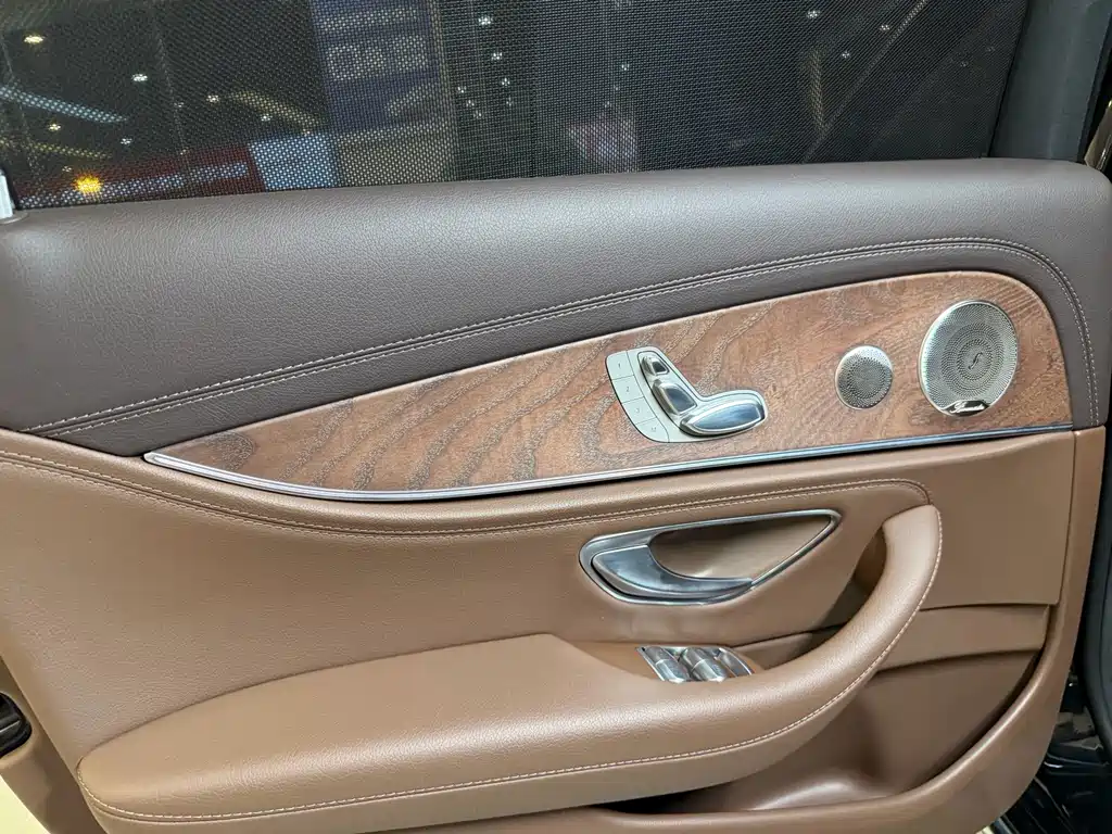 Mercedes-Benz E-Class — миниатюра 12