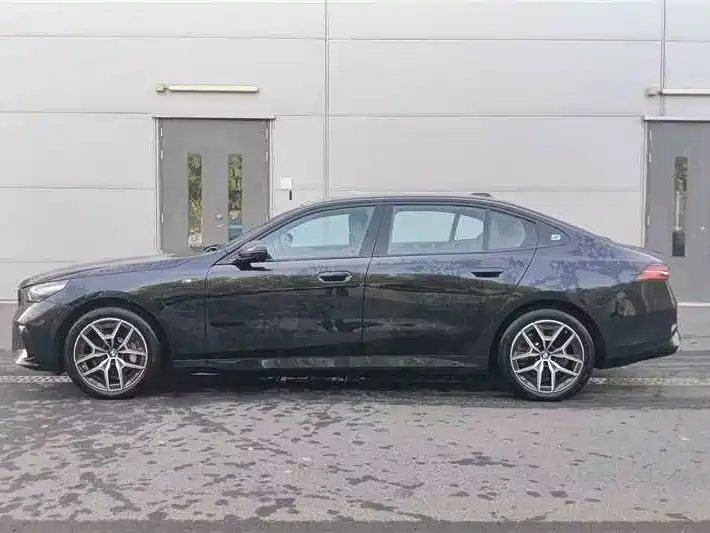 BMW i5 — миниатюра 2