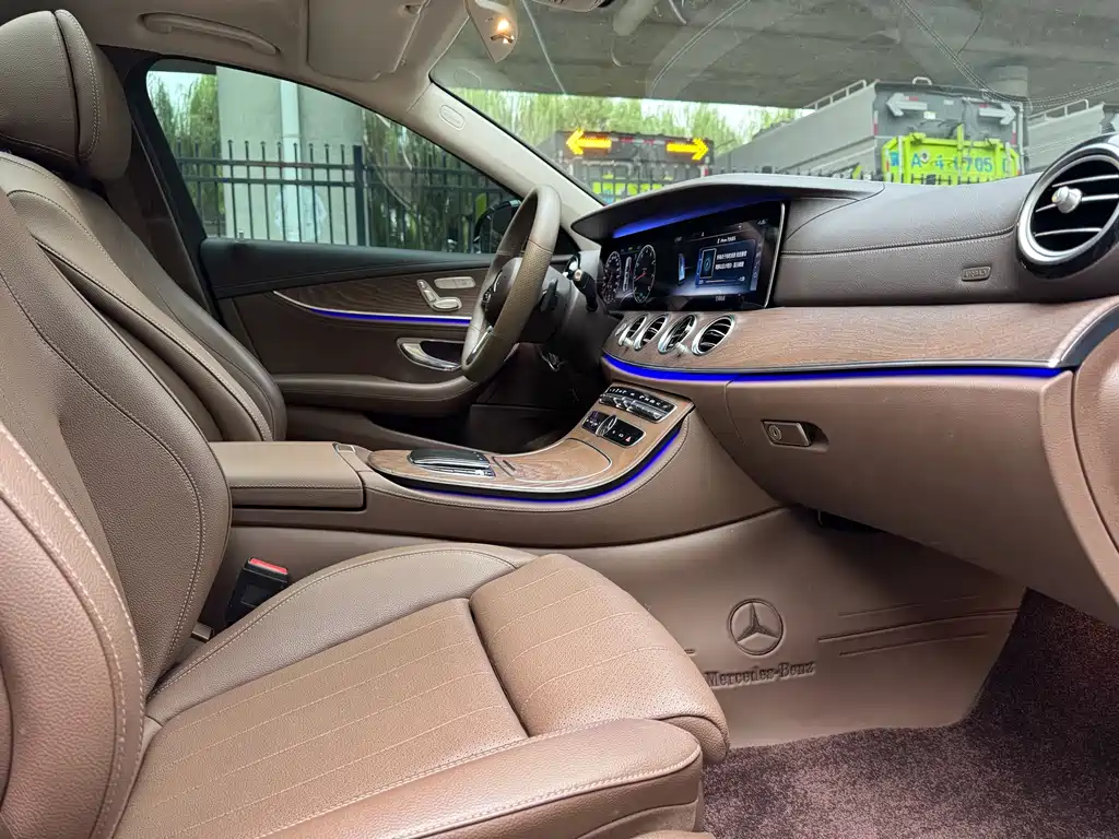 Mercedes-Benz E-Class — миниатюра 12