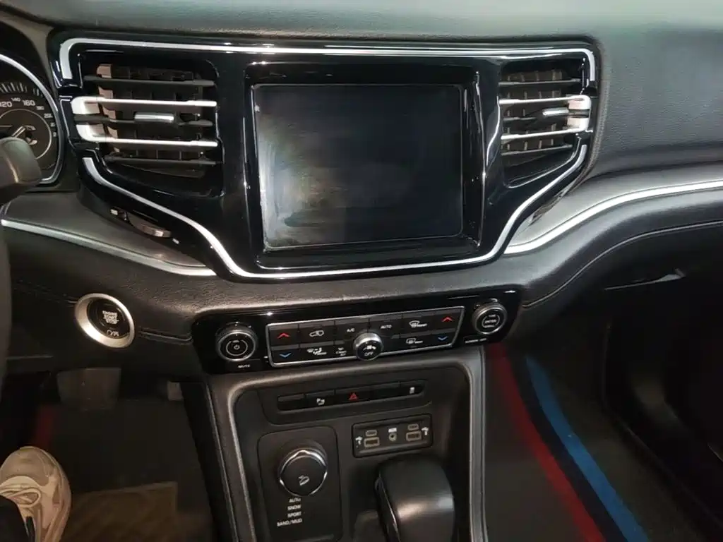 Jeep Grand Commander — миниатюра 13