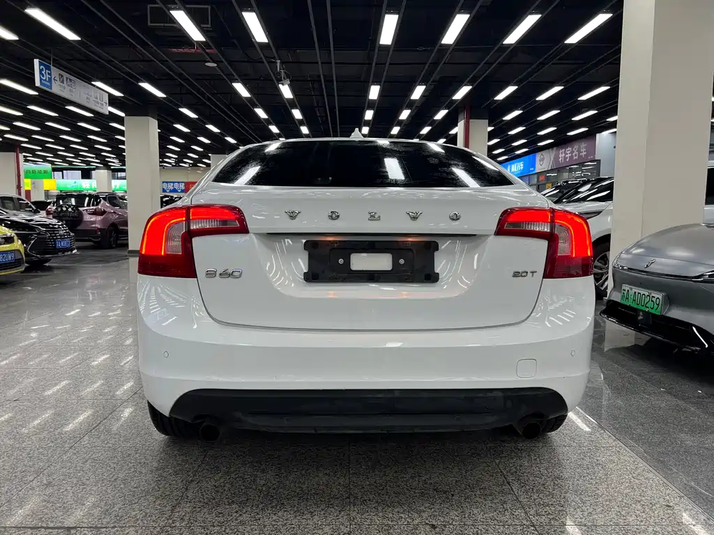 Volvo S60 (Import) — миниатюра 16