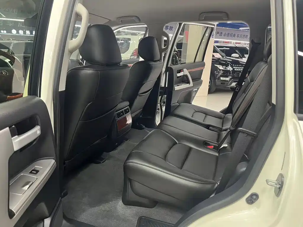 Toyota Land Cruiser — миниатюра 5