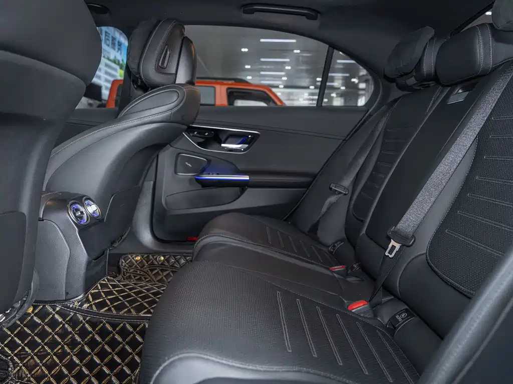 Mercedes-Benz C-Class — миниатюра 13