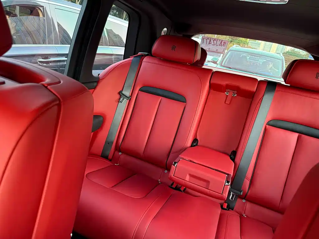 Rolls-Royce Cullinan — миниатюра 6