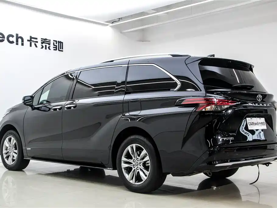 TOYOTA SIENNA