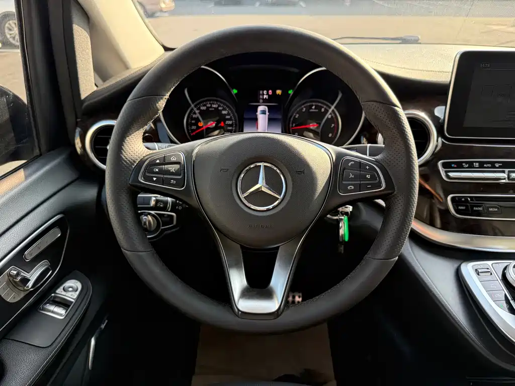 MERCEDES-BENZ V CLASS