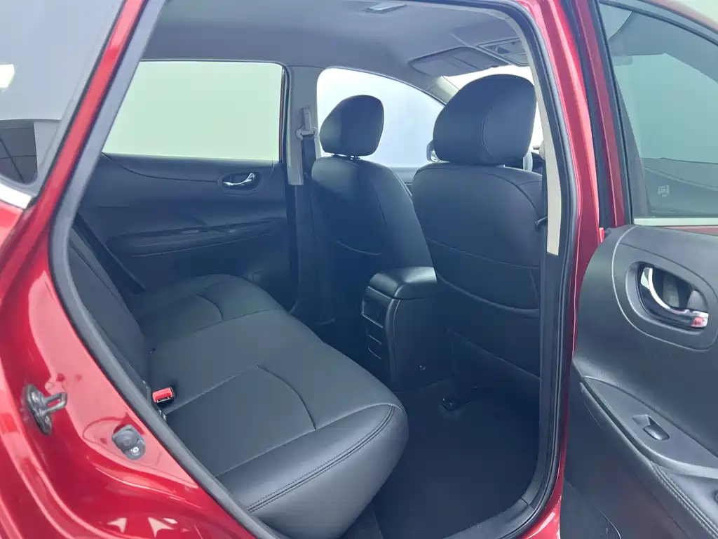 Nissan Tiida — миниатюра 19