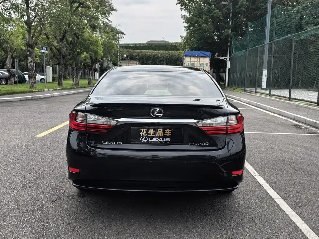 Lexus ES — миниатюра 5