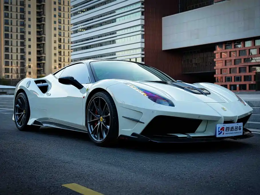 FERRARI 488