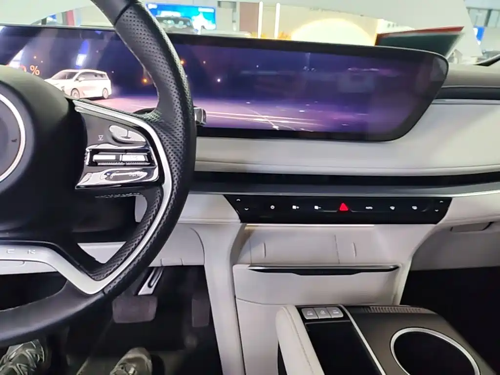 Buick GL8 Hybrid — миниатюра 10