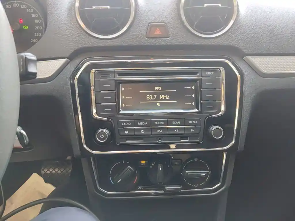 Volkswagen Jetta — миниатюра 13