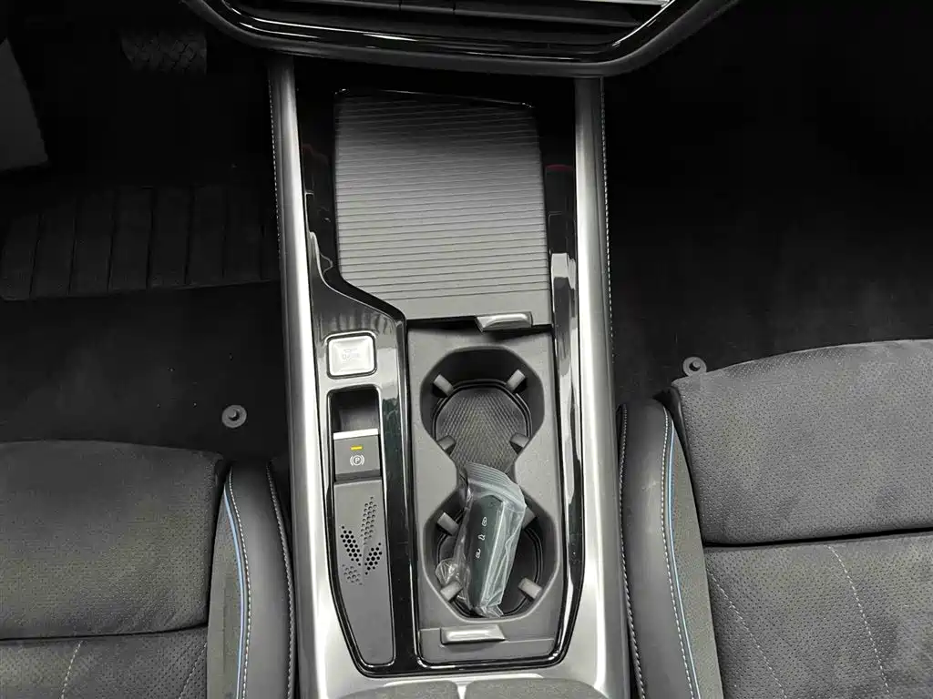 Volkswagen Passat 2025 Pro 380TSI