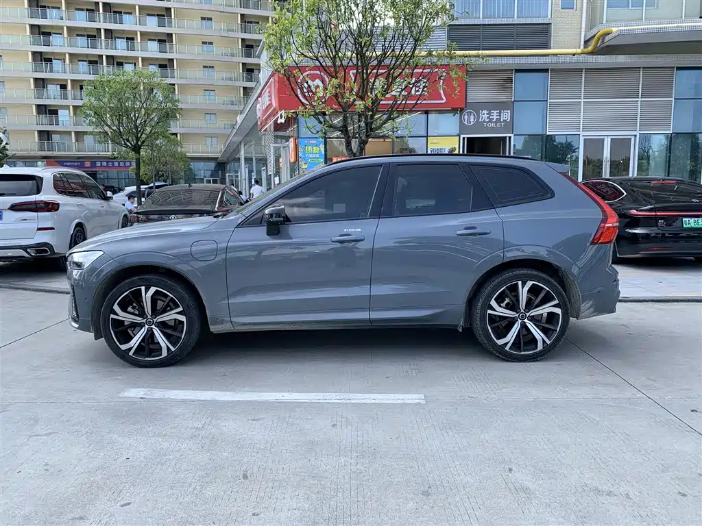 Volvo XC60 PHEV — миниатюра 3