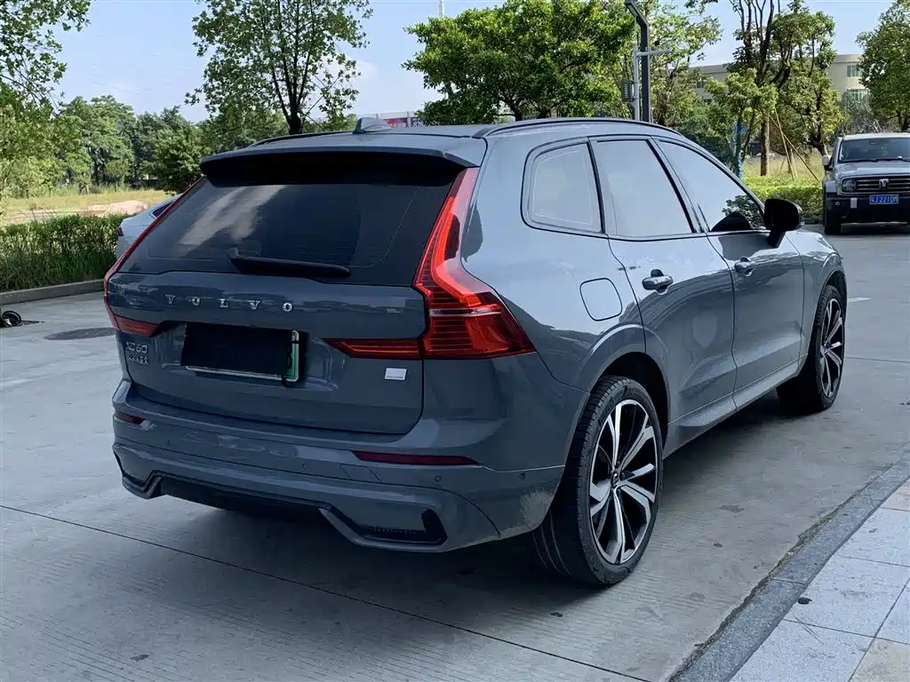 Volvo XC60 PHEV — миниатюра 8