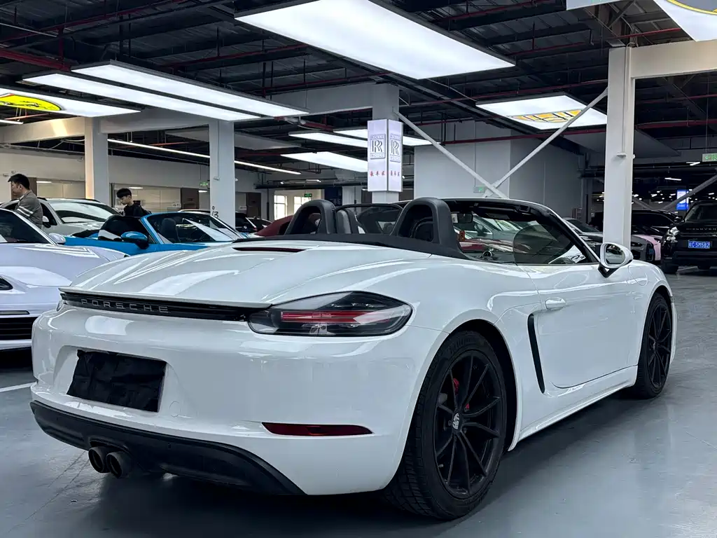 PORSCHE 718
