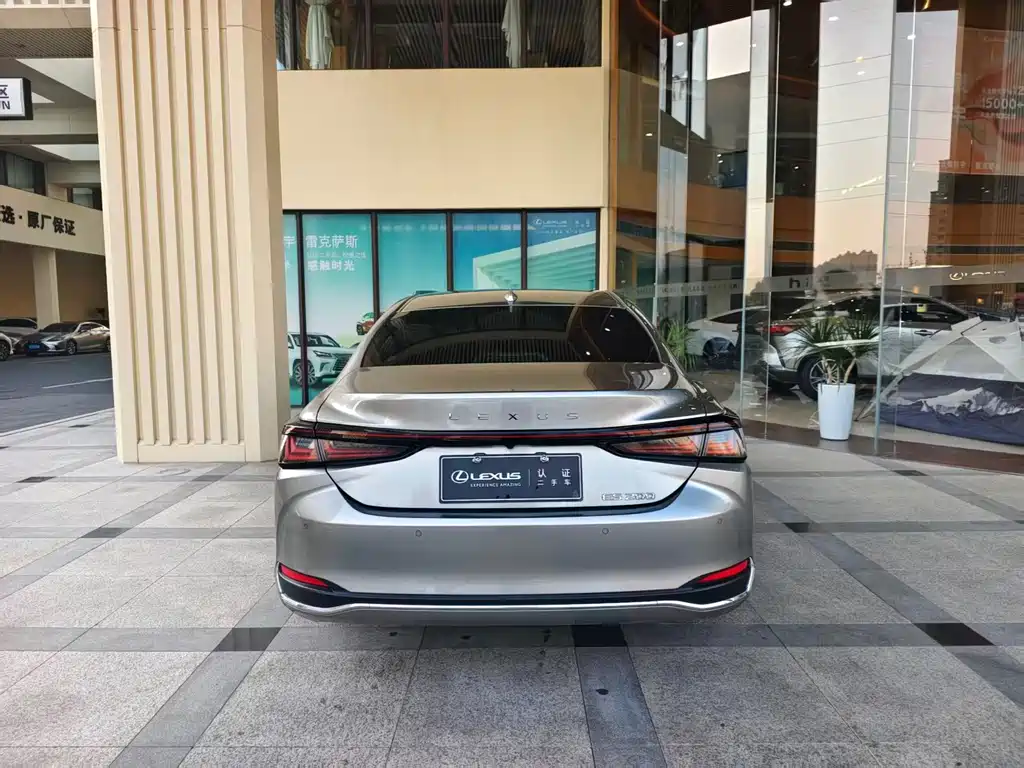 Lexus ES — миниатюра 10
