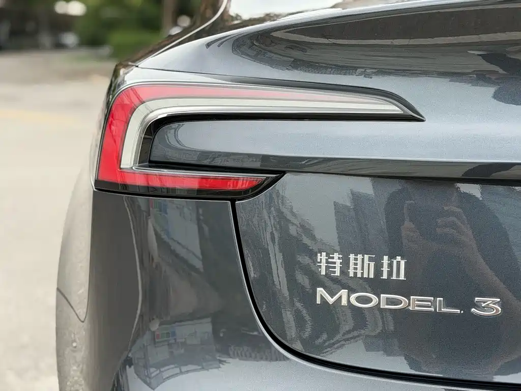 Tesla Model 3 — миниатюра 10