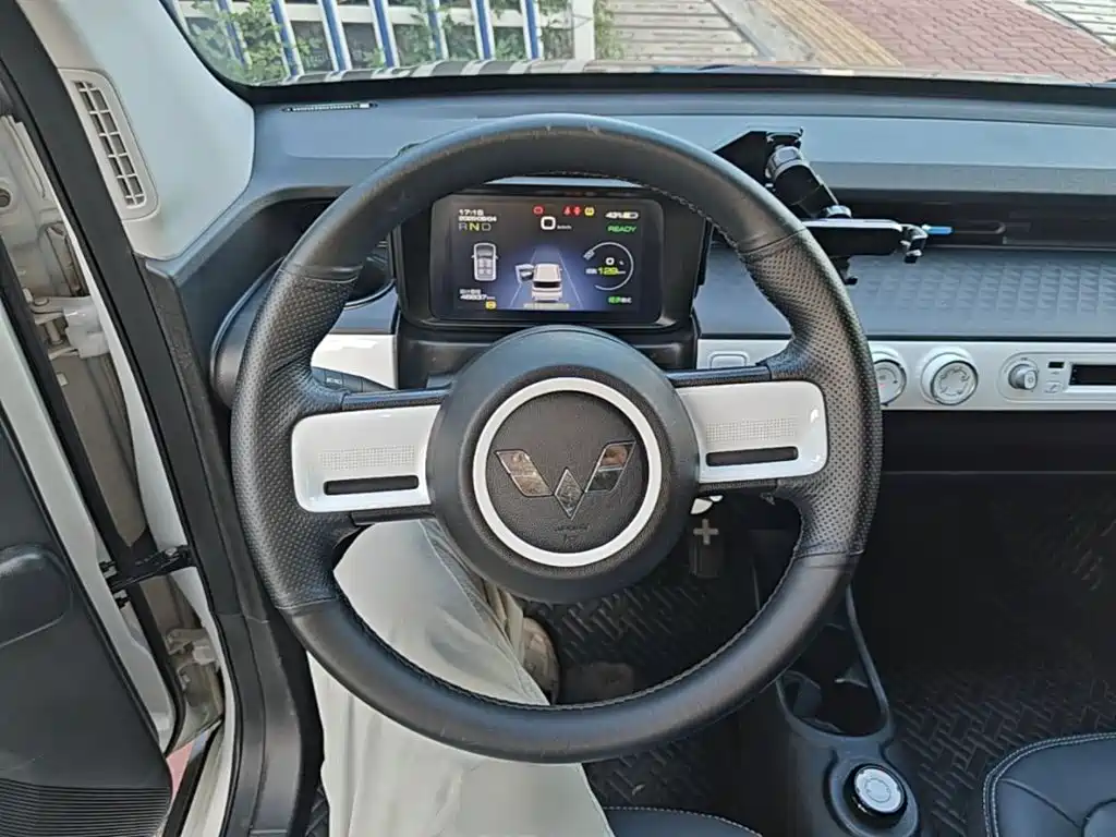 Wuling MINIEV — миниатюра 11