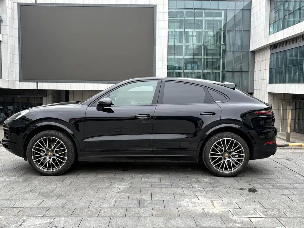 Porsche Cayenne — миниатюра 7