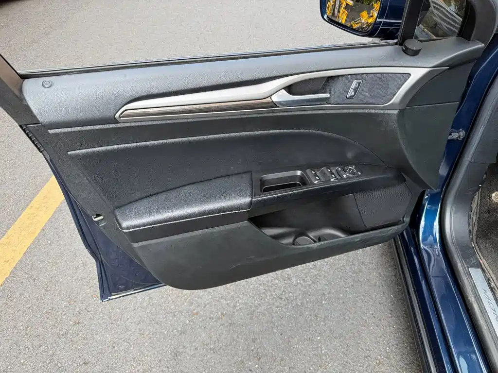 Ford Mondeo — миниатюра 6
