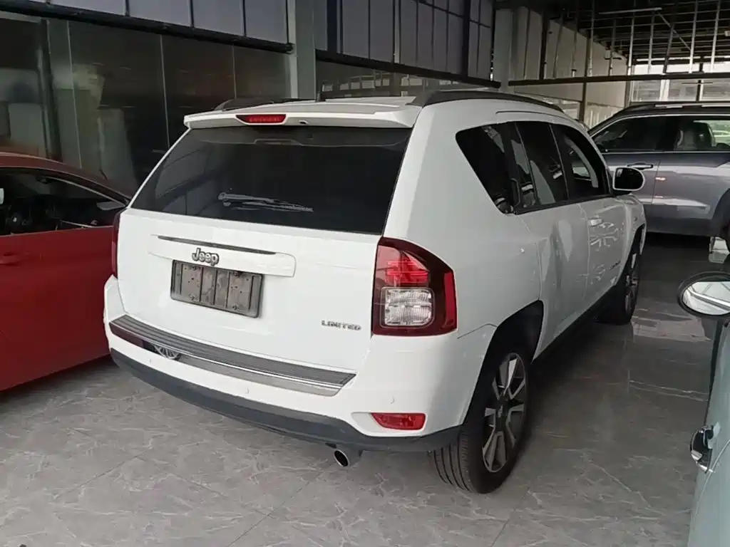 Jeep Compass (Import) — миниатюра 7