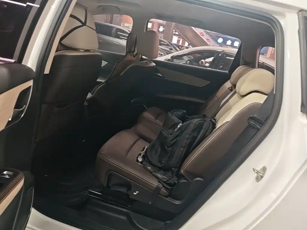 BYD MAX New Energy — миниатюра 17