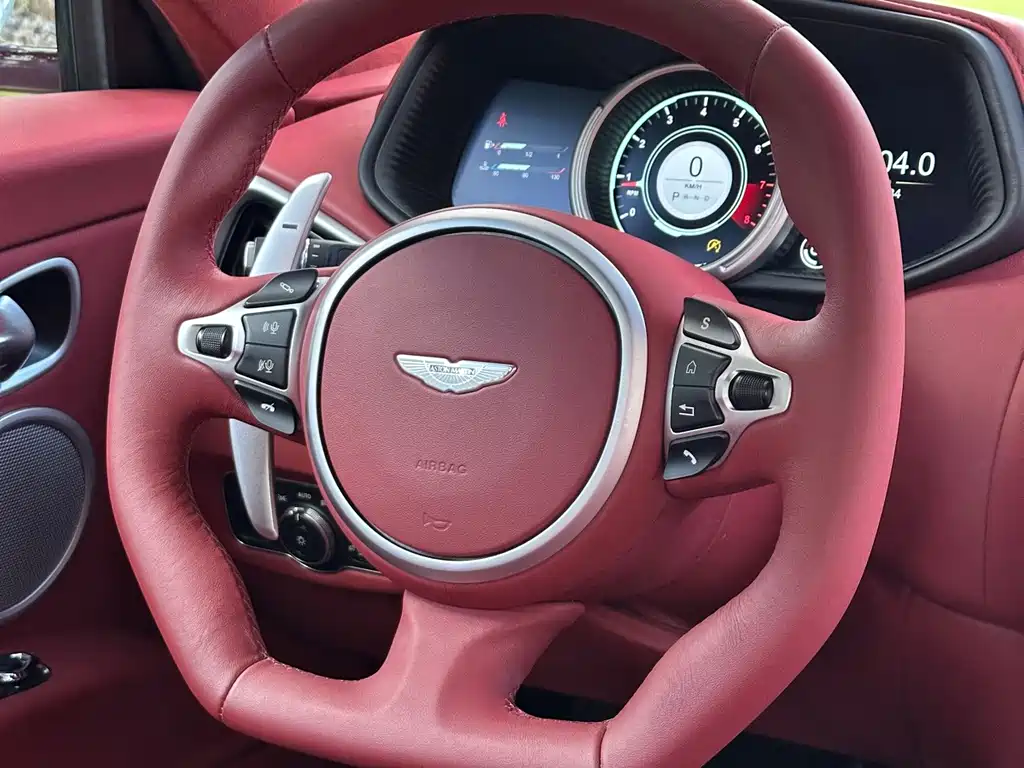 Aston Martin DB11 — миниатюра 18