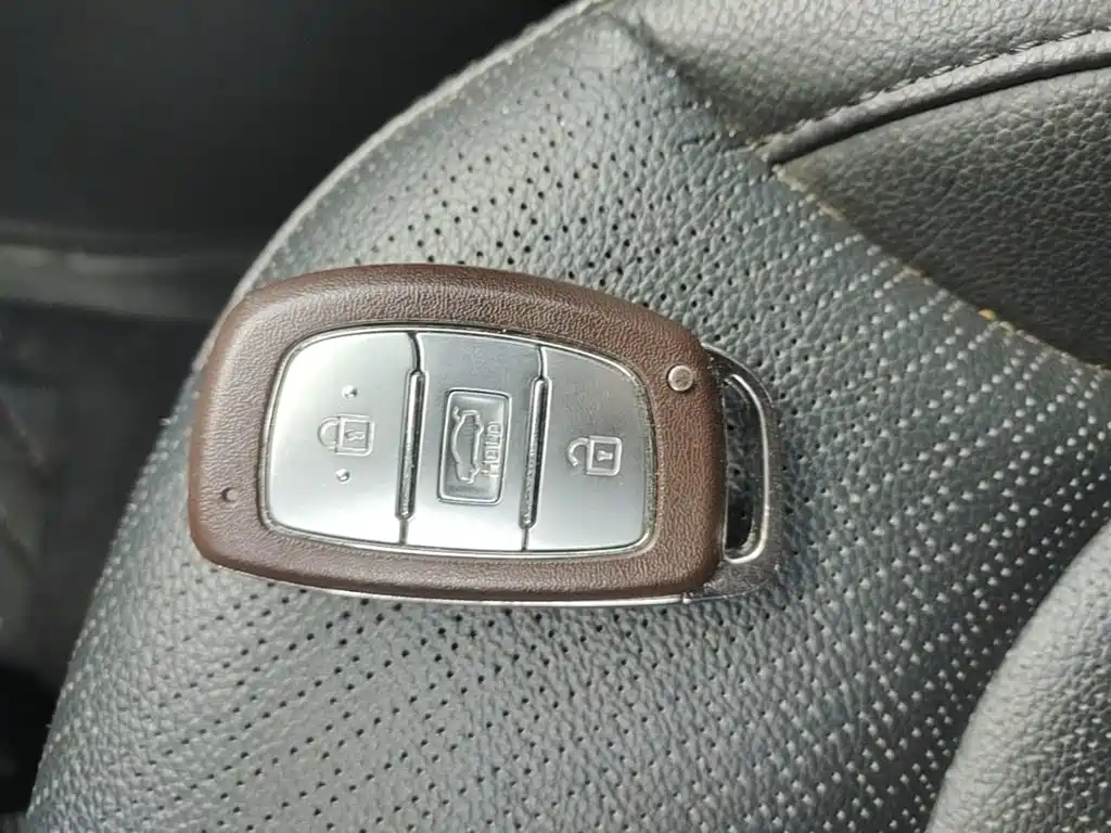 Hyundai Elantra — миниатюра 9