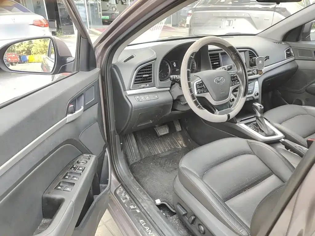 Hyundai Elantra — миниатюра 16