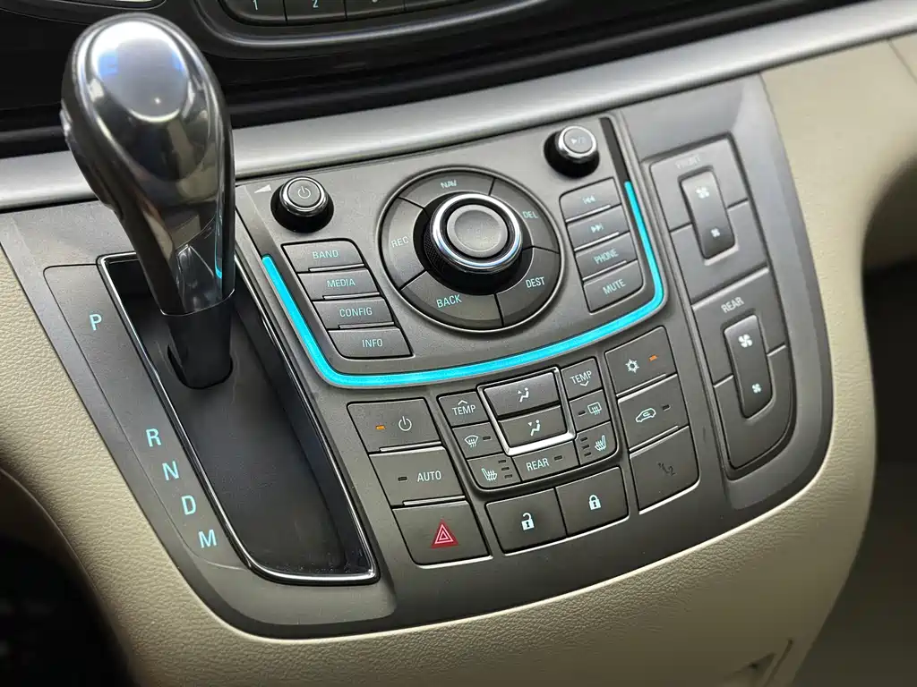Buick GL8 — миниатюра 23