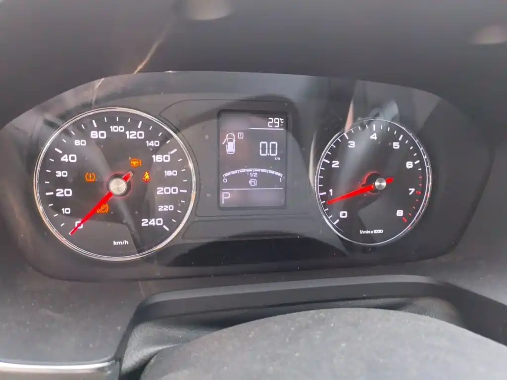 Roewe RX5 — миниатюра 4