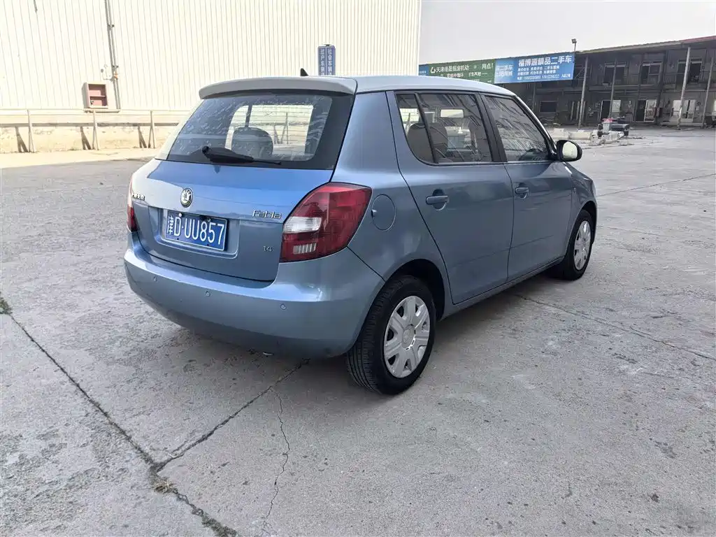 Skoda Fabia 1.4L Auto Crystal Supreme Edition, фото 4