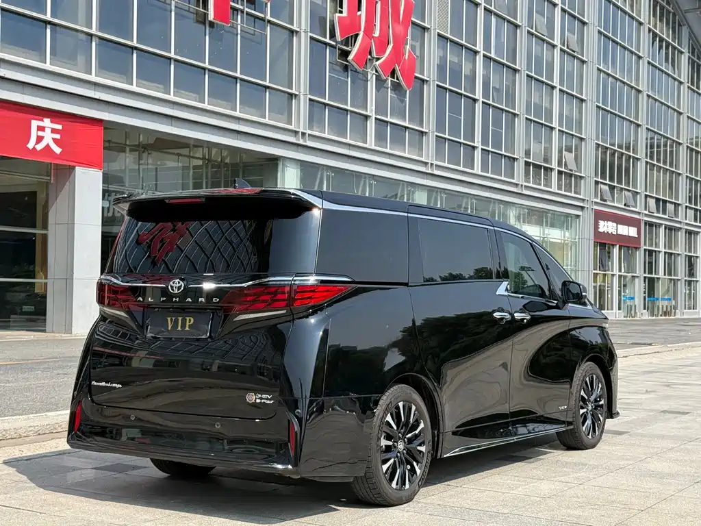 Toyota Alphard — миниатюра 7