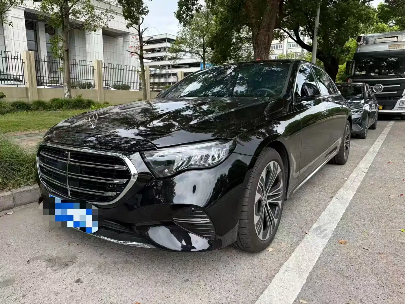 奔驰E级 2025款 改款 E 300 L 豪华型 2025