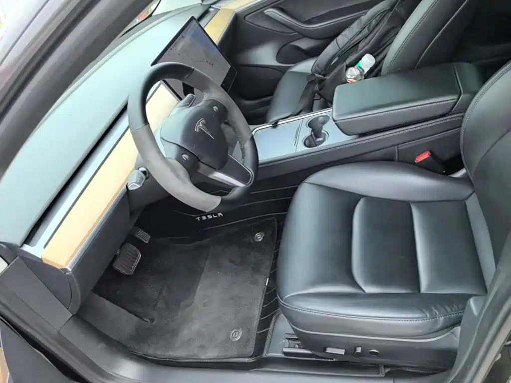 Tesla Model 3 — миниатюра 15