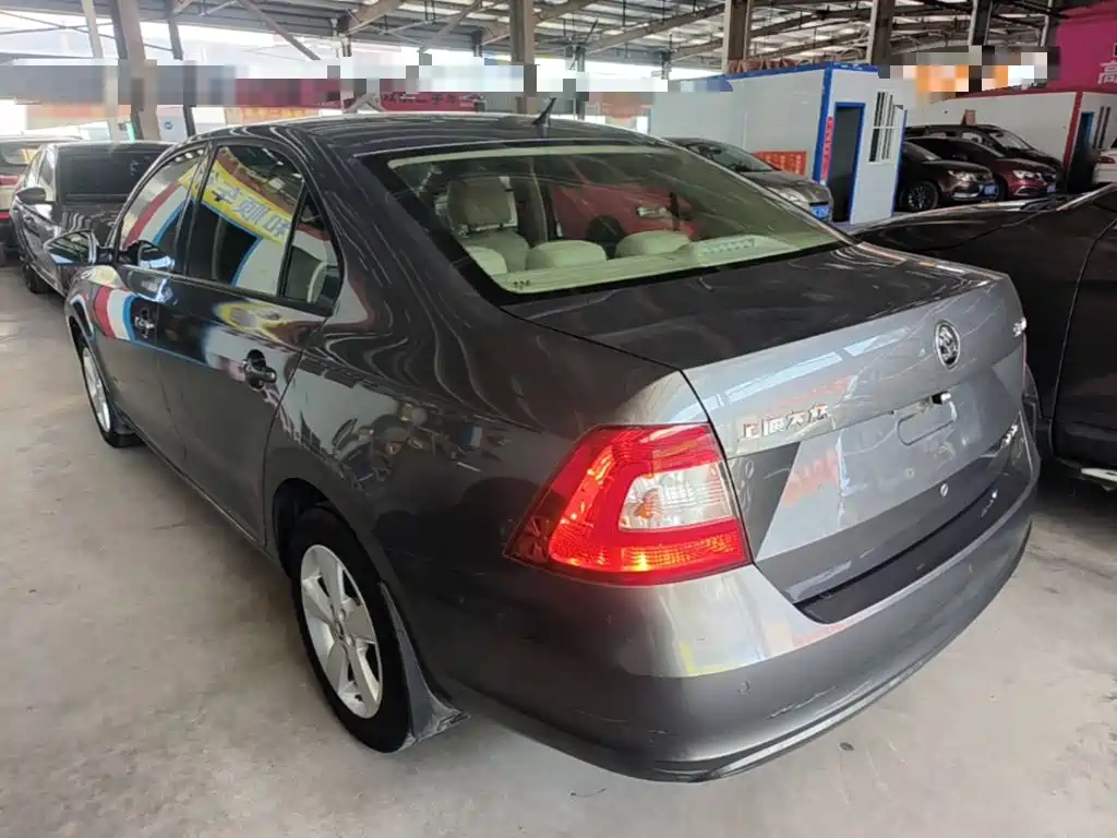 Skoda Rapid — миниатюра 5