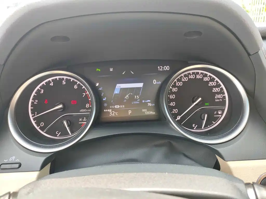 Toyota Camry — миниатюра 16