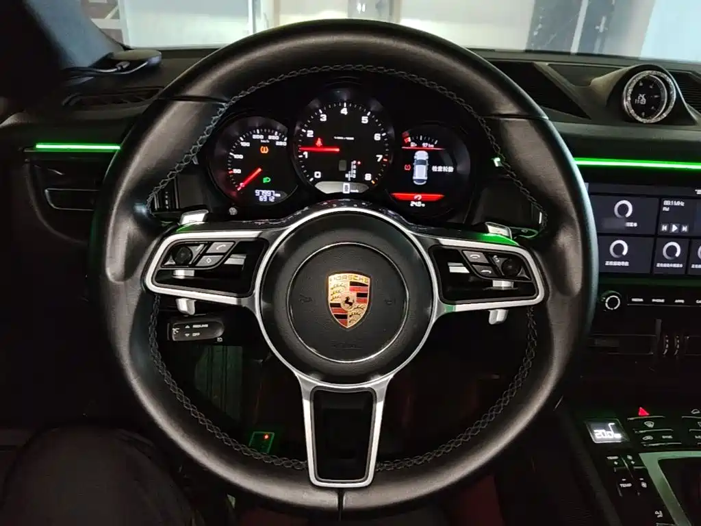 Porsche Macan — миниатюра 11
