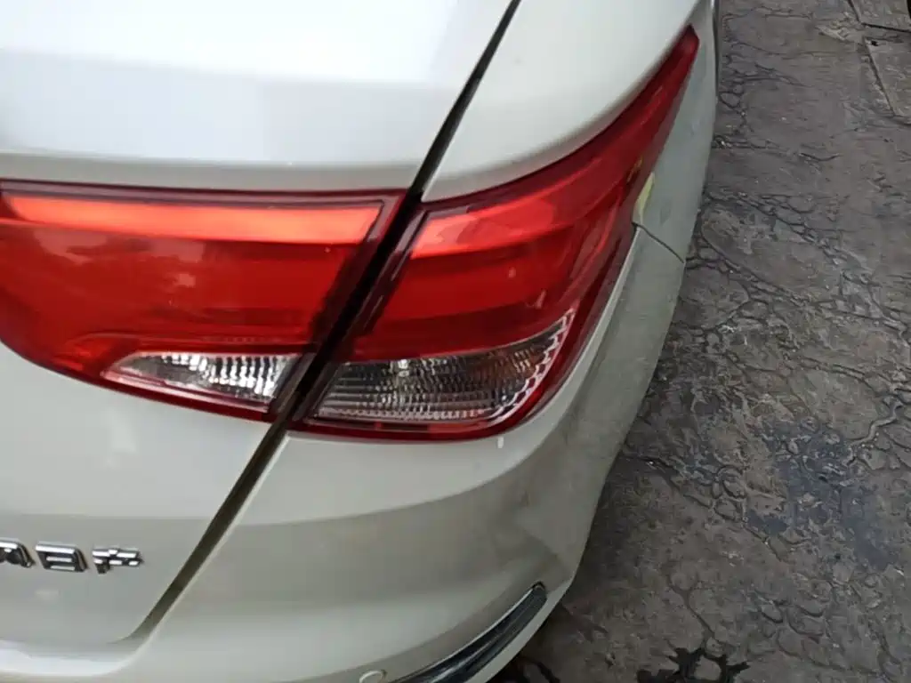 Nissan Bluebird — миниатюра 8
