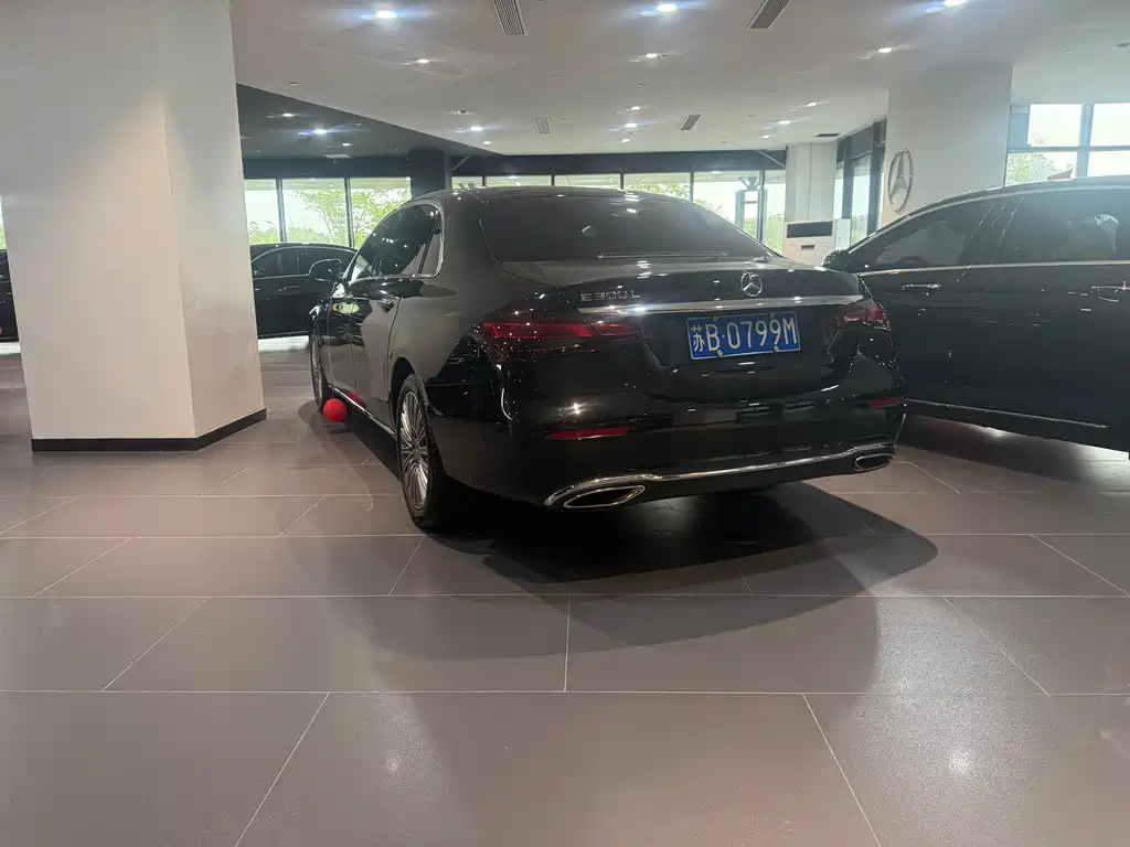 Mercedes-Benz E-Class — миниатюра 7