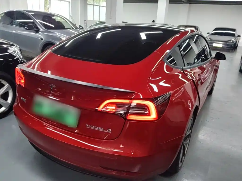 Tesla Model 3 — миниатюра 7