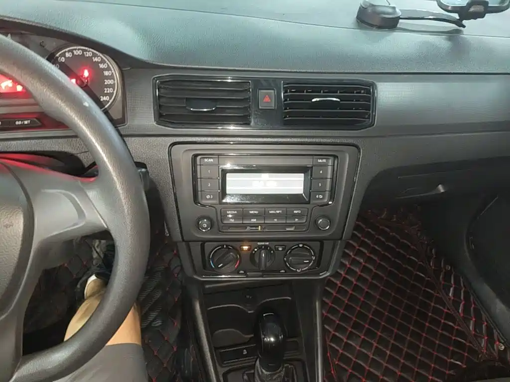 Volkswagen Santana — миниатюра 13