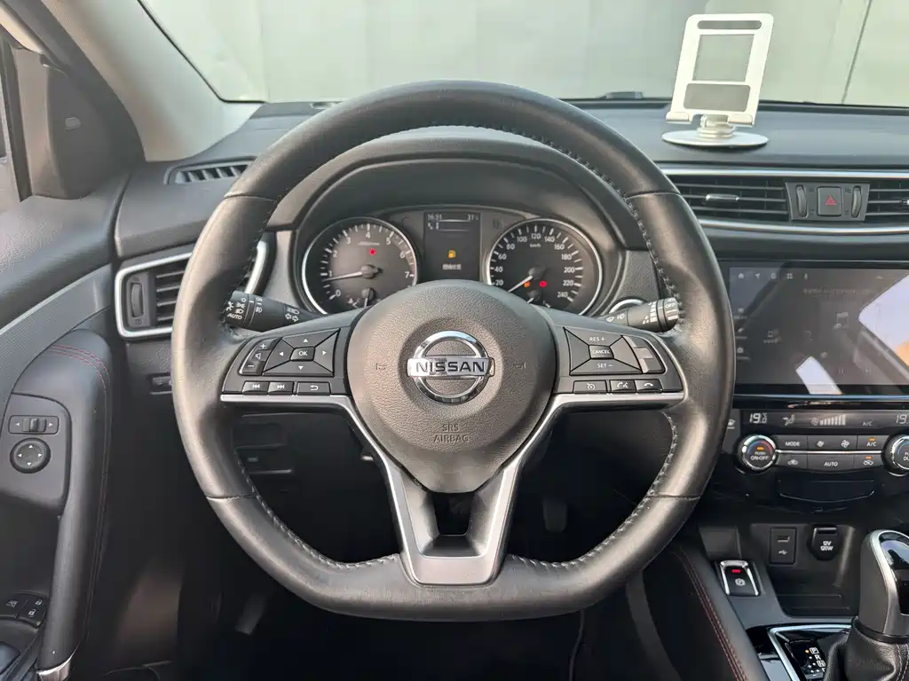 Nissan Qashqai — миниатюра 16